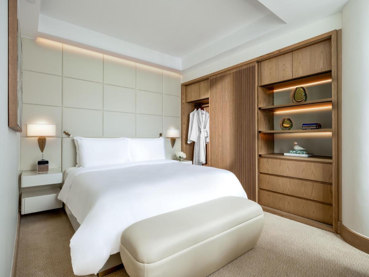 Lanson Place Causeway Bay, Гонконг Экстерьер фото